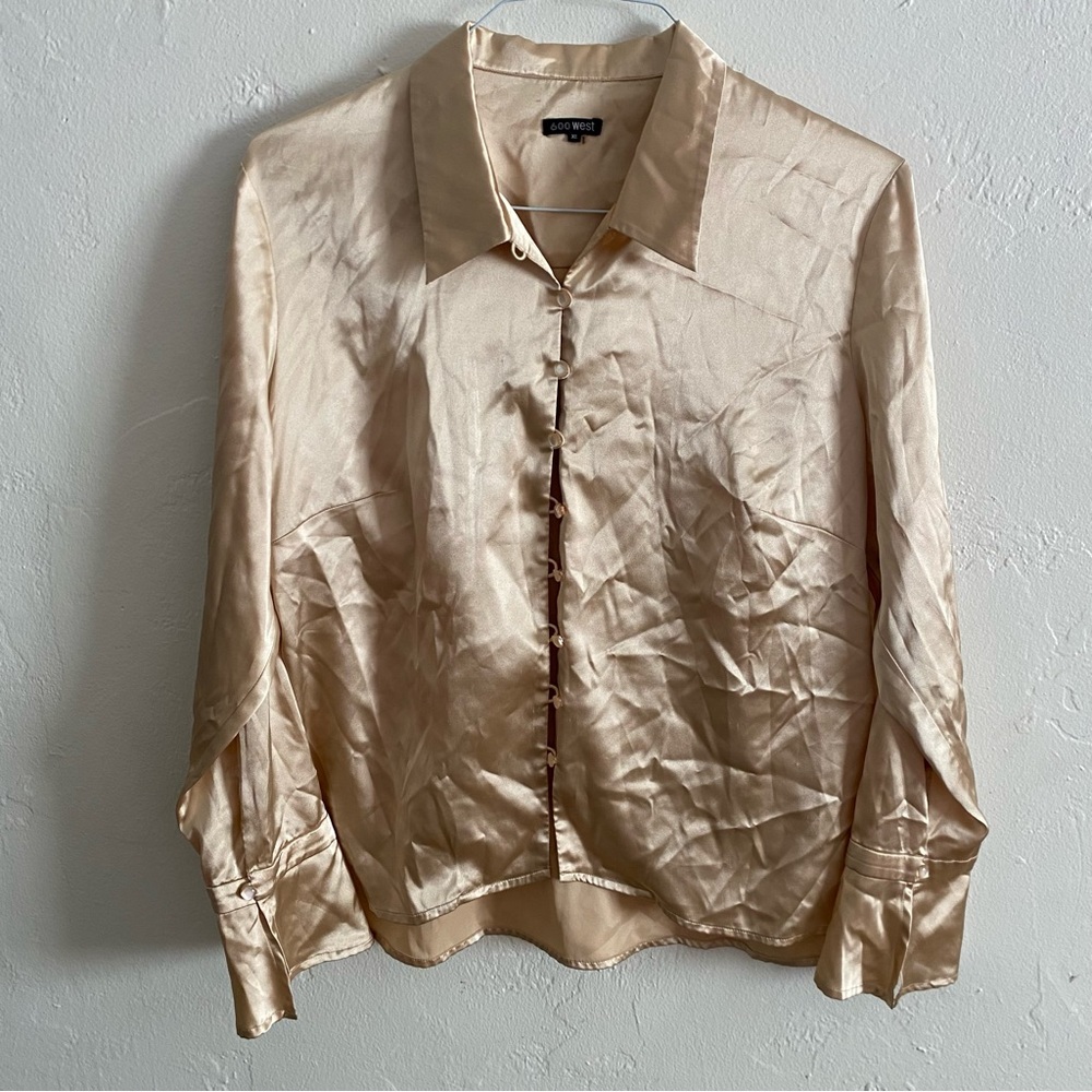 600 West Women’s Shiny Silky Flare Sleeve Covered Button Up Dress Shirt XL Gold
